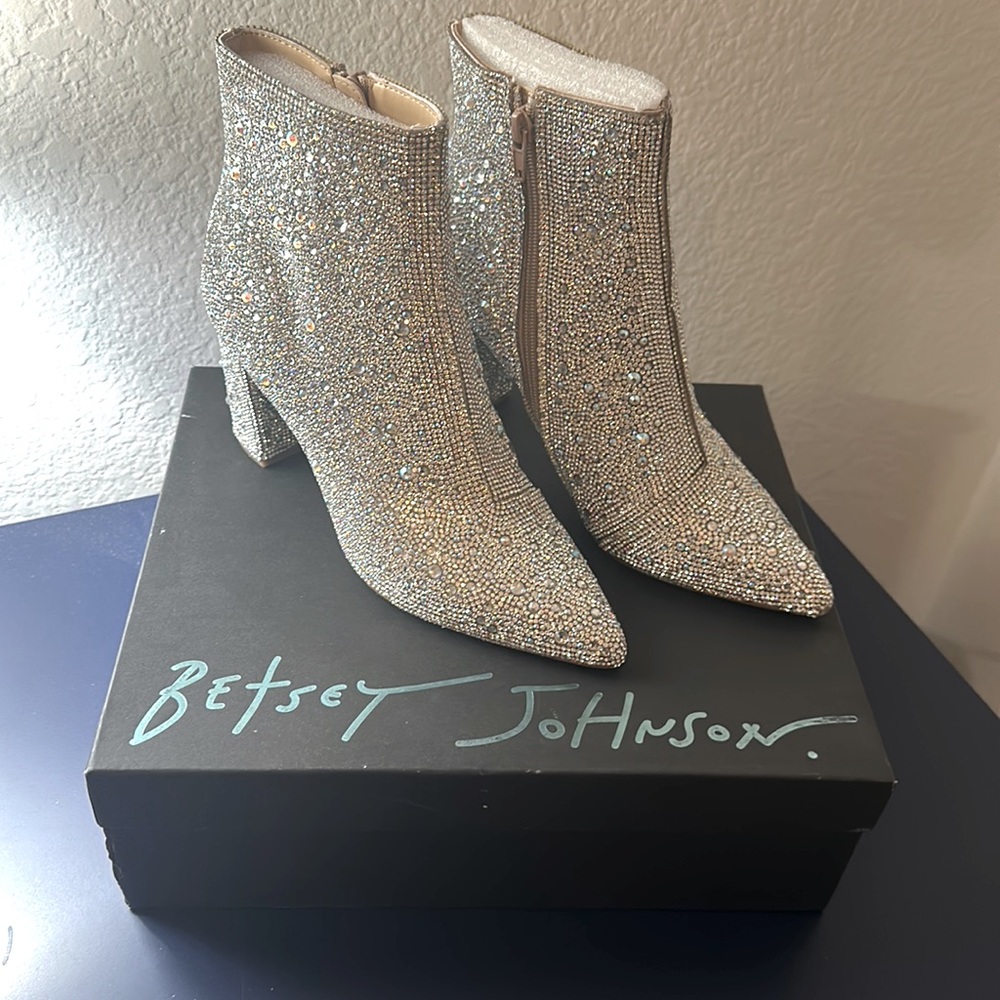 Betsy Johnson Rhinestoned Boots! NWT Sz 7.5